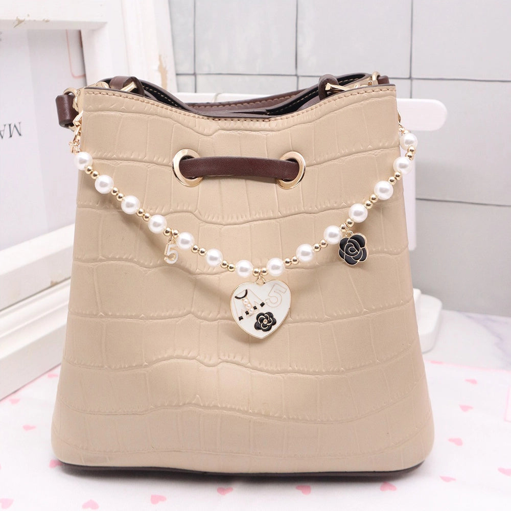 Elegant Pearl Heart Bag Charm – Floral & "No. 5" Decorative Purse Chain (AKY1278)