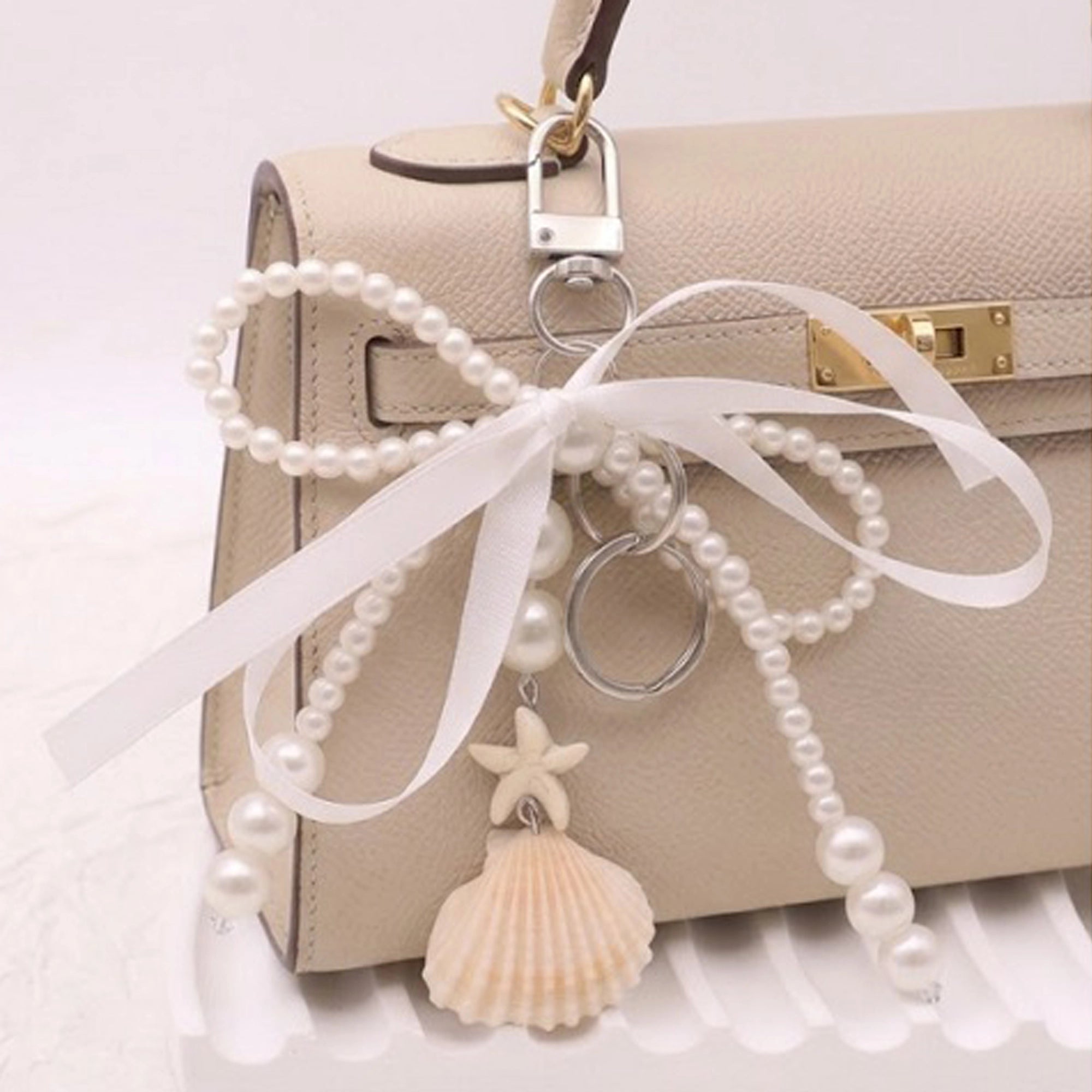 Pearl Bow Bag Charm with Seashell & Starfish Pendant – Coquette Aesthetic Ribbon Purse Keychain (AKY1284)
