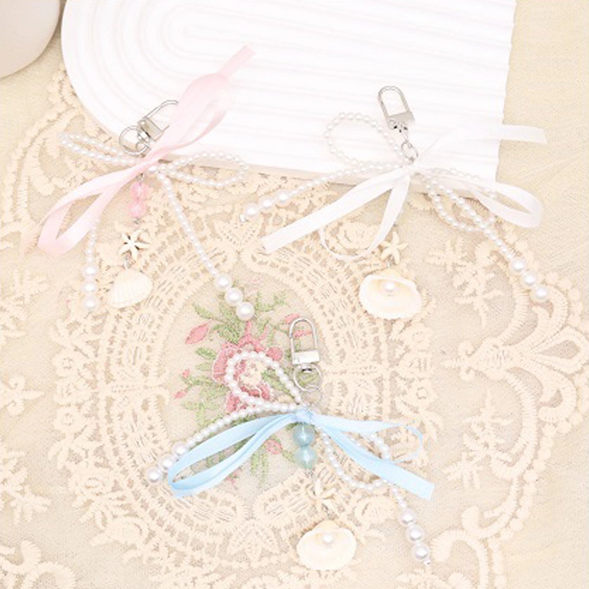 Pearl Bow Bag Charm with Seashell & Starfish Pendant – Coquette Aesthetic Ribbon Purse Keychain (AKY1284)