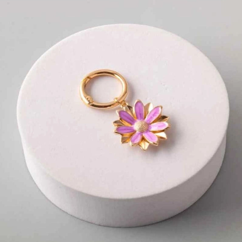 Daisy Flower Ring Charm Clip – Gold Enamel Floral Keychain & Bag Charm (CR1131)