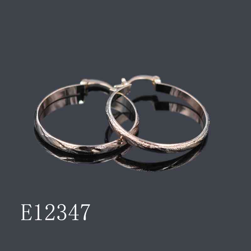 E12347 - 18K Gold Plated Textured Diamond-Cut Hoop Earrings for Women | Lightweight Classic Medium Hoops