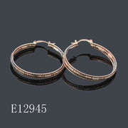 E12945 - 18K Rose Gold Plated Textured Hoop Earrings for Women – Elegant Beaded Diamond-Cut Hoops