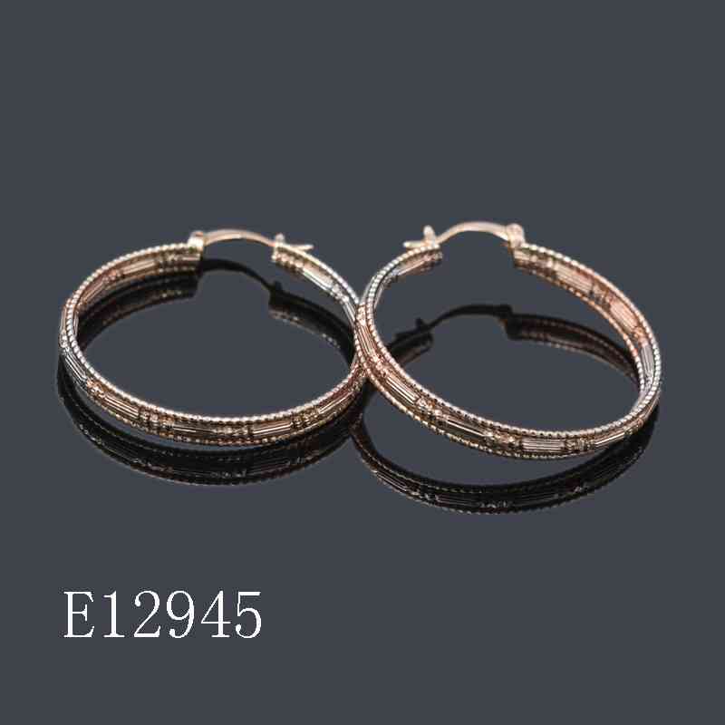 E12945 - 18K Rose Gold Plated Textured Hoop Earrings for Women – Elegant Beaded Diamond-Cut Hoops