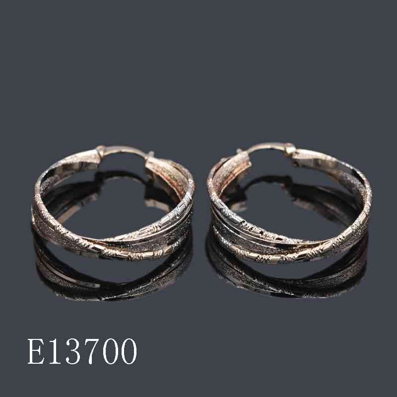 E13700 - 18K Gold Plated Twisted Multilayer Hoop Earrings – Textured Crossover Huggie Hoops for Women