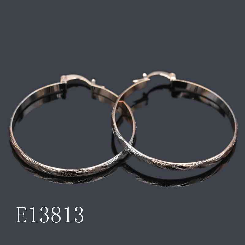 E13813 - 20mm Elegant Textured Gold-Plated Hoop Earrings | Lightweight Diamond-Cut Gold Hoops for Women