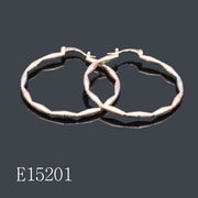 E15201 - 30mm Elegant Textured Gold Plated Hoop Earrings| 18K Gold Plated – Wavy Ribbed Geometric Hoops