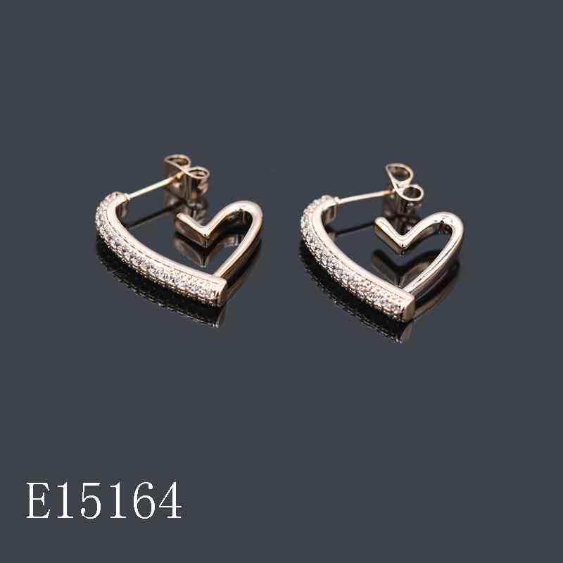 E15164 - 18K Gold Plated Pave Cubic Zirconia Open Heart Hoop Earrings | Geometric Heart Studs