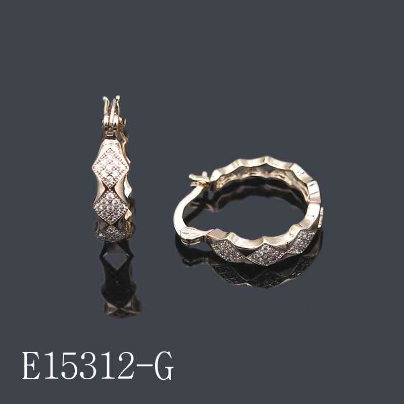 E15312 - 18K Gold Plated Diamond-Pattern Hoop Earrings with Cubic Zirconia | Geometric Huggie Hoops