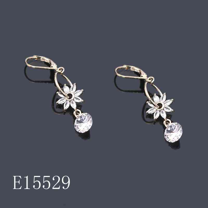 E15529 - 18K Gold Plated Cubic Zirconia Floral Drop Earrings | Sparkling Leverback Dangle Earrings for Women