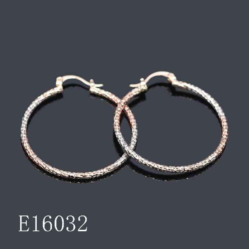 E16032 - 25mm Tri-Tone Textured Hoop Earrings – 18K Gold Plated Diamond-Cut Hoops for Women