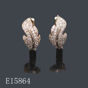 E15864 - 18K Gold Plated Cubic Zirconia Leaf Huggie Hoop Earrings | Sparkling Feather Studs