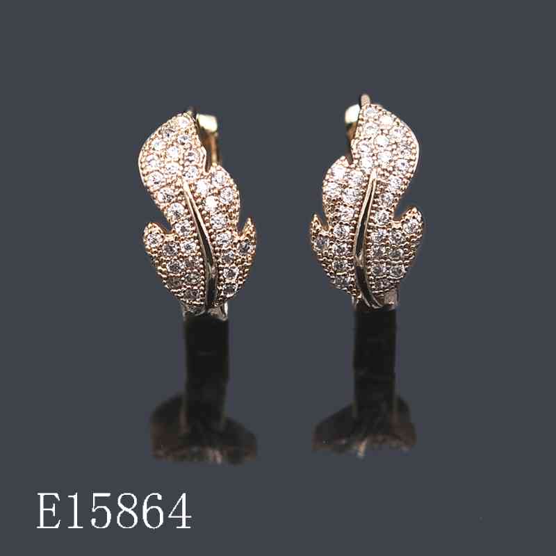 E15864 - 18K Gold Plated Cubic Zirconia Leaf Huggie Hoop Earrings | Sparkling Feather Studs