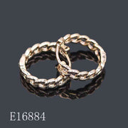 E16884 - Gold Plated Cubetta Chain Link Huggie Hoop Earrings | Textured Small Hoops
