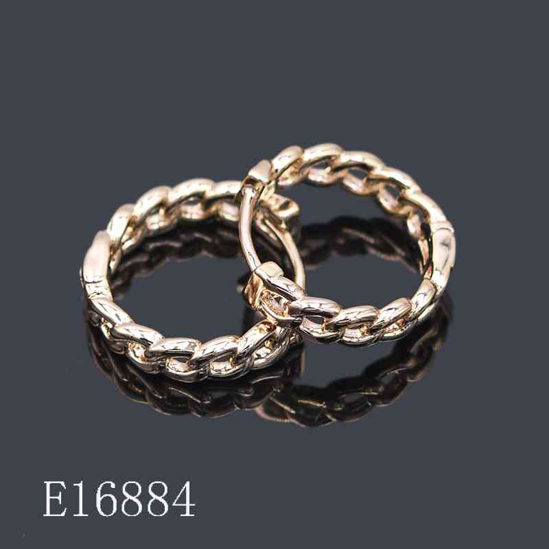 E16884 - Gold Plated Cubetta Chain Link Huggie Hoop Earrings | Textured Small Hoops