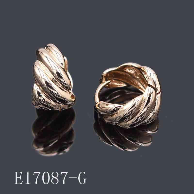 E17087 - 18K Gold Plated Chunky Twisted Huggie Hoop Earrings | Textured Ribbed Statement Earrings