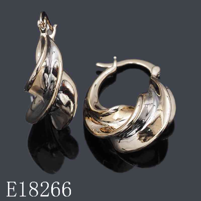 E18266 - 18K Gold Plated Twisted Huggie Hoop Earrings | Elegant Wave Small Hoops