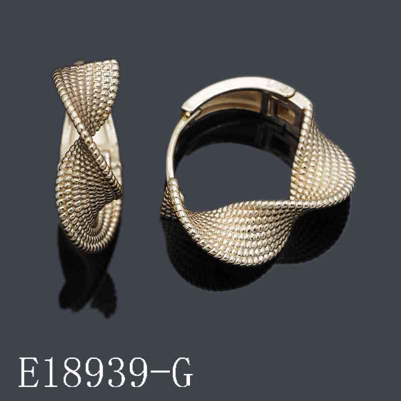 E18939 - Elegant 18K Gold Plated Twisted Hoop Earrings - Textured Bead Design