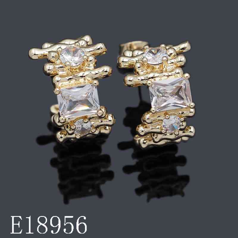 E18956 - 18K Gold Plated Textured Melted-Bar Huggie Earrings with Princess & Round Cut Cubic Zirconia