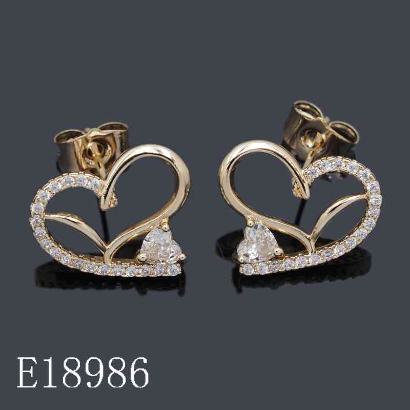E18986 - Elegant 18K Gold Plated Heart Stud Earrings with Cubic Zirconia – Romantic Openwork Heart Jewelry