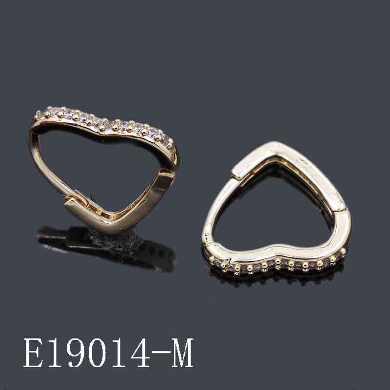 E19014 - 18K Gold Plated Cubic Zirconia Heart Huggie Hoop Earrings | Dainty Pave Heart Earring Sleeper Clasp