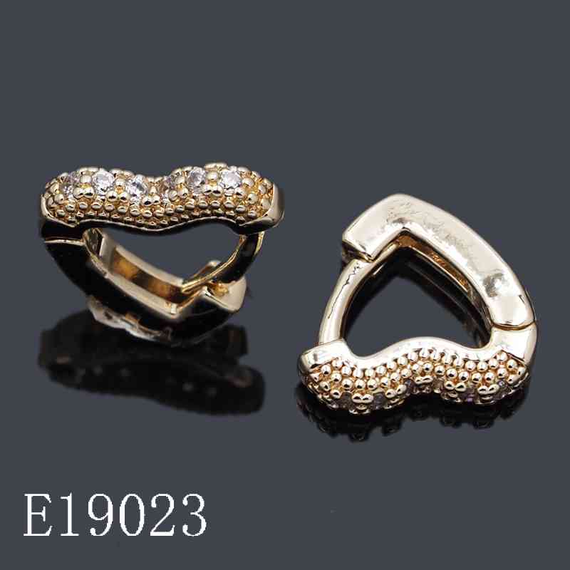 E19023 - 18K Gold Plated Heart Huggie Hoop Earrings with Cubic Zirconia Pave | Romantic Sparkle Small Hoop Jewelry