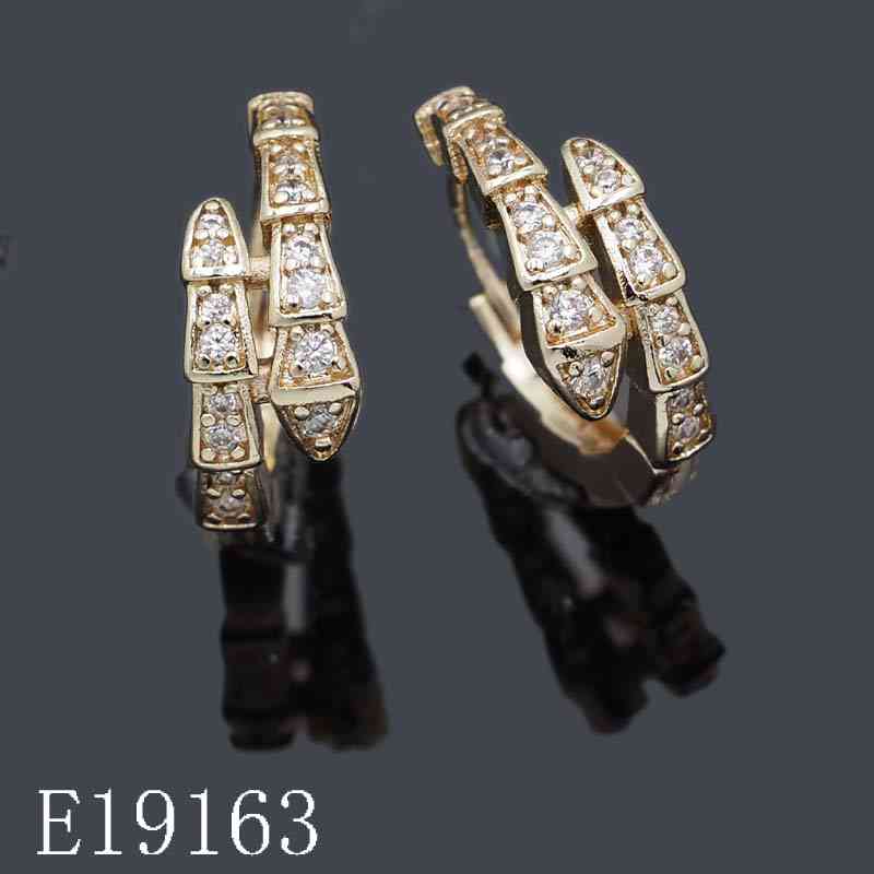 E19163 - Women's 18K Gold Plated Cubic Zirconia Serpent Huggie Earrings – Dual Layer Snake Scale Design
