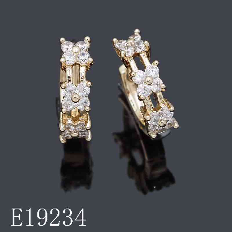 E19234 - 18K Gold Plated Cubic Zirconia Flower Huggie Hoop Earrings | Sparkling Floral CZ Small Hoops