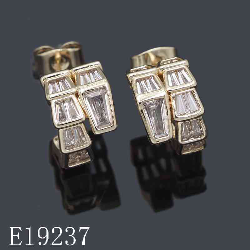 E19237 - 18K Gold Plated Cubic Zirconia Huggie Earrings | Geometric Baguette CZ Half-Hoops