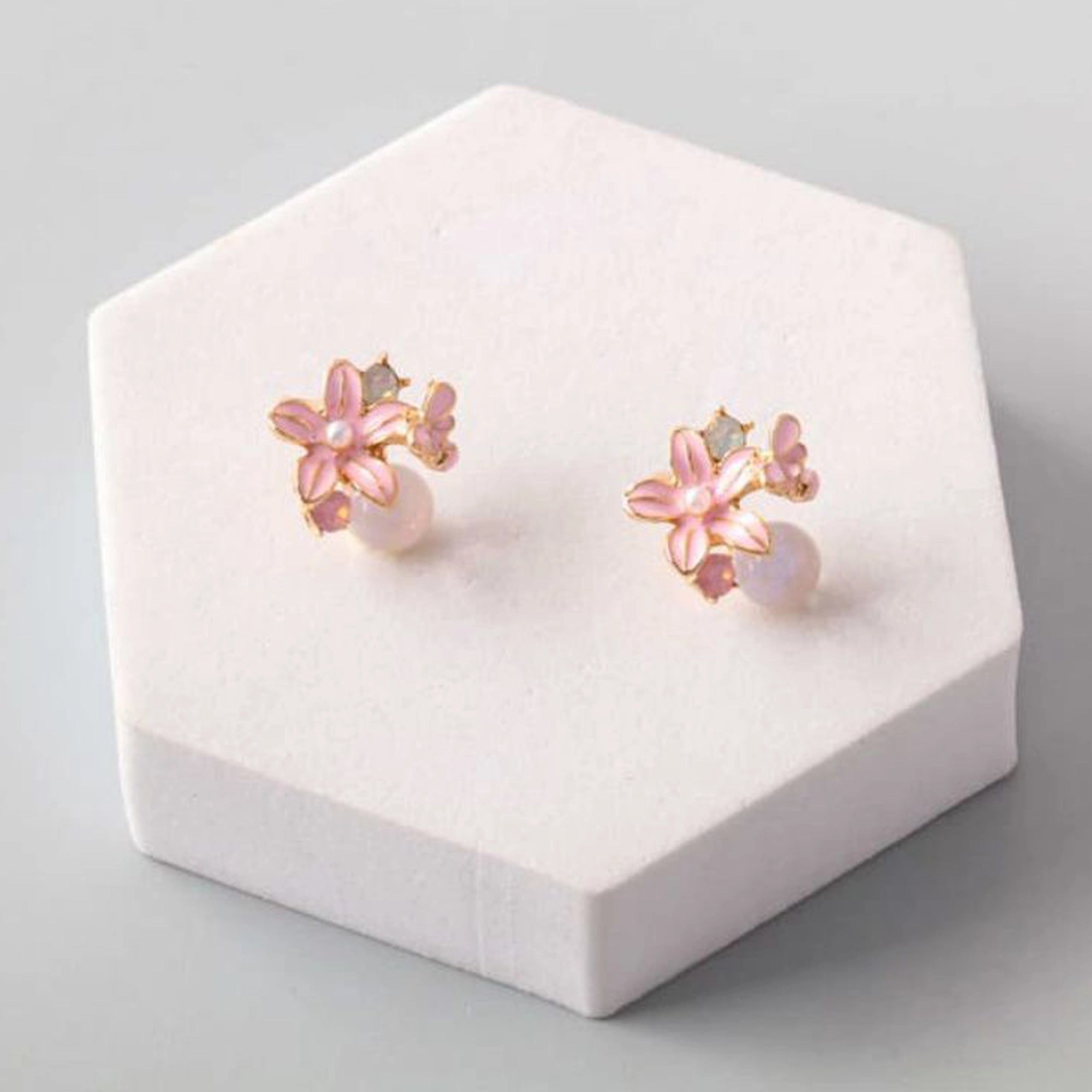 Marble Lily Cluster Floral Stud Earrings – Pastel Enamel & Pearl Accents (ER39545)