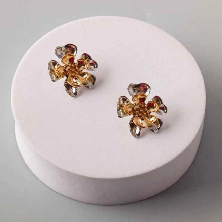 Sculpted Layered Buttercup Flower Stud Earrings – Two-Tone Metallic Floral Jewelry (ER39701GS)