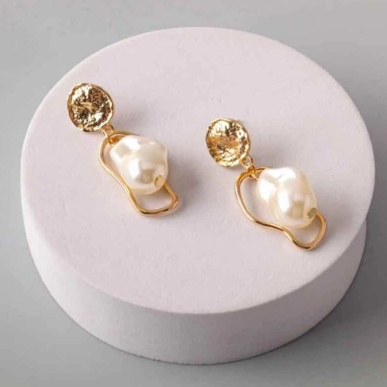 Oyster Pearl Molten Link Drop Earrings in Gold (ER39793)