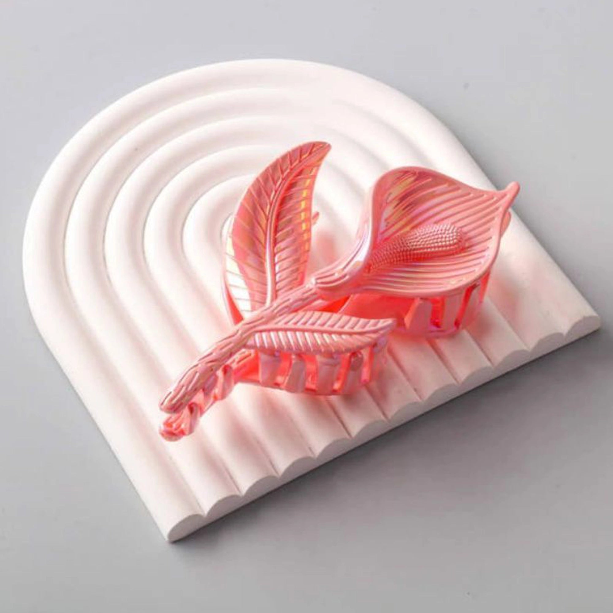 Etched Calla Lily Floral Hair Claw Clip – Elegant Matte Pearlescent Finish (HC11679)