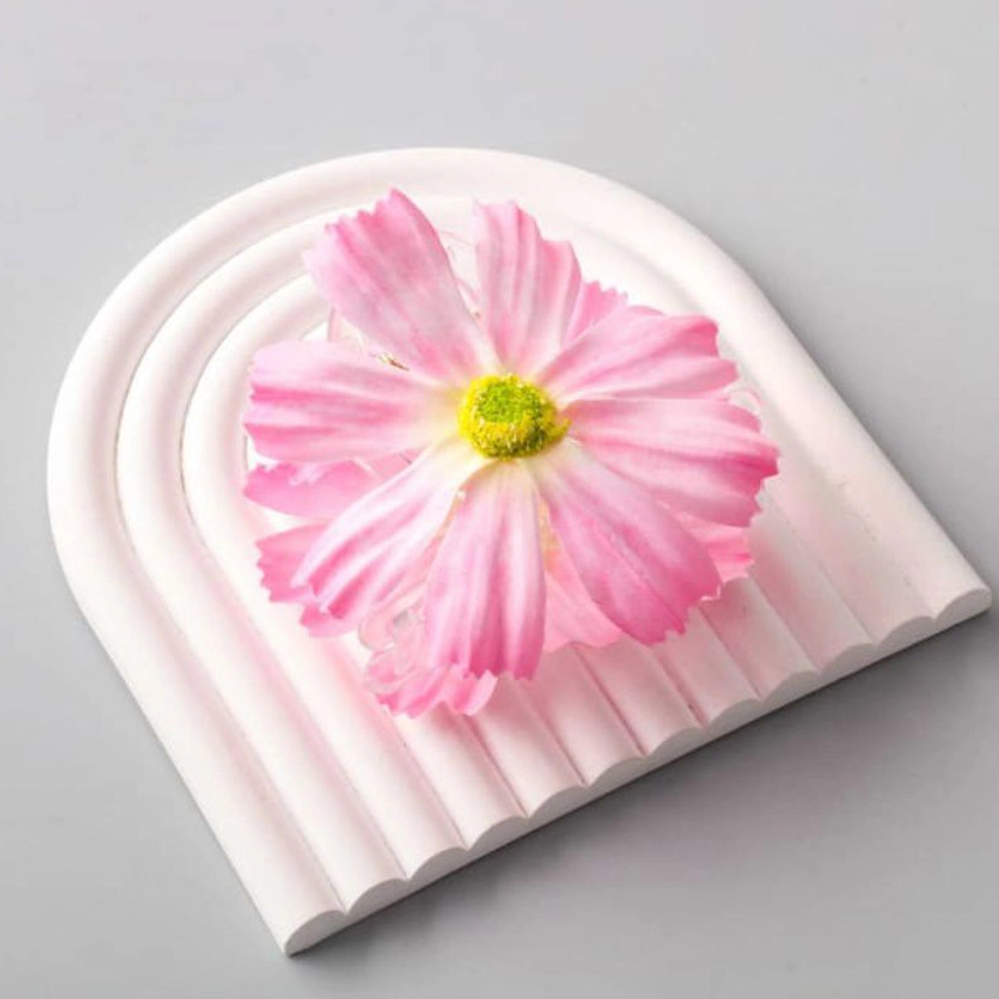 Artificial Daisy Floral Hair Claw Clip – Vibrant Spring Accessory (HC11755)