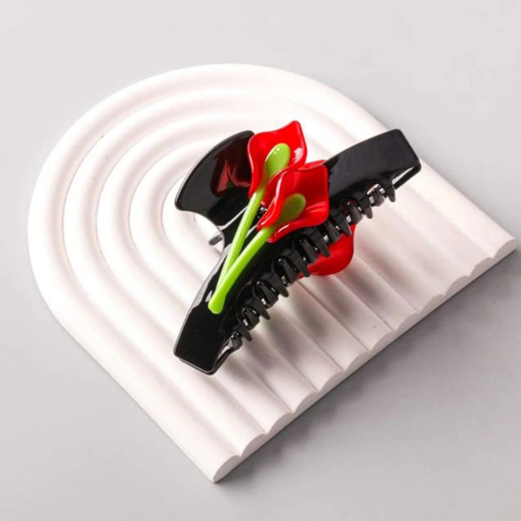 Vibrant Calla Lily Floral Hair Claw Clip – Elegant Matte Black & Red Hair Accessory (HCE1280)