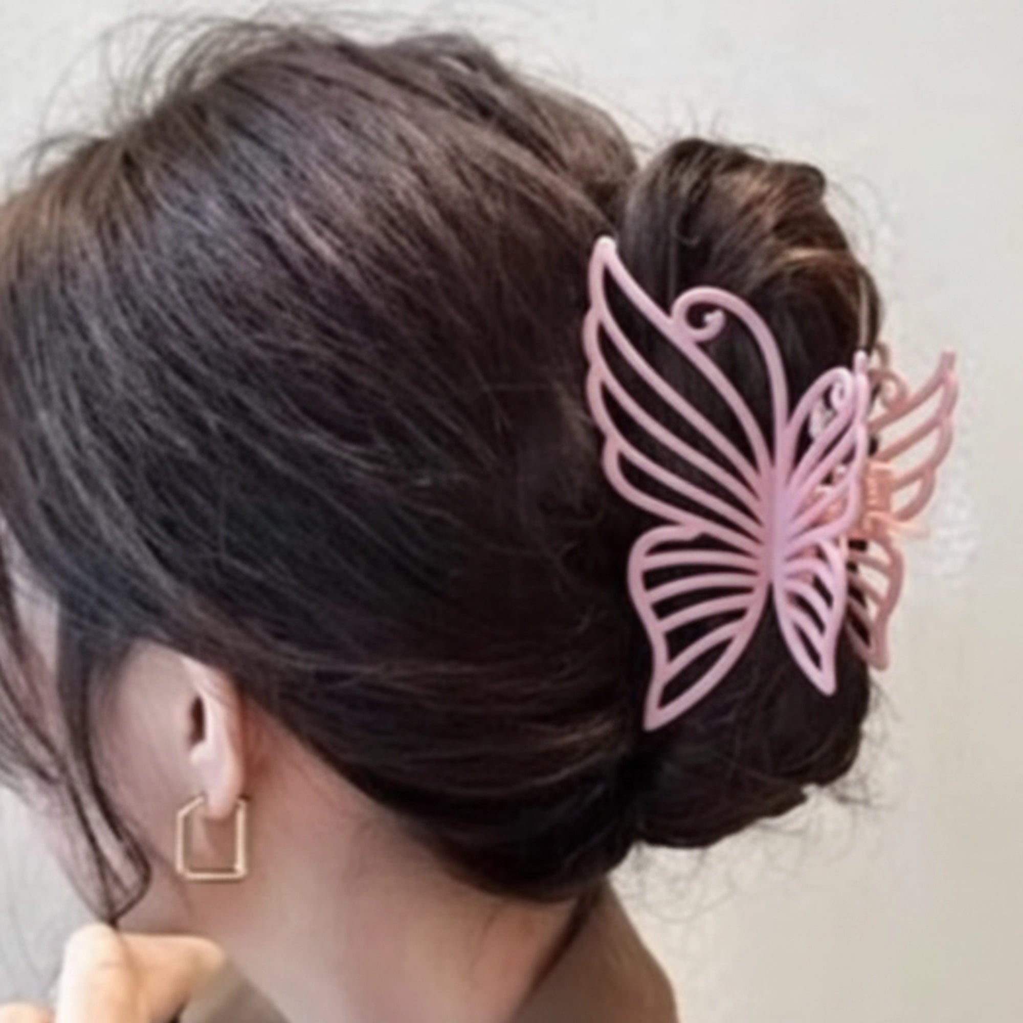 Graceful Glide Matte Butterfly Claw for Elegant, Jumbo Updos | 10.5CM