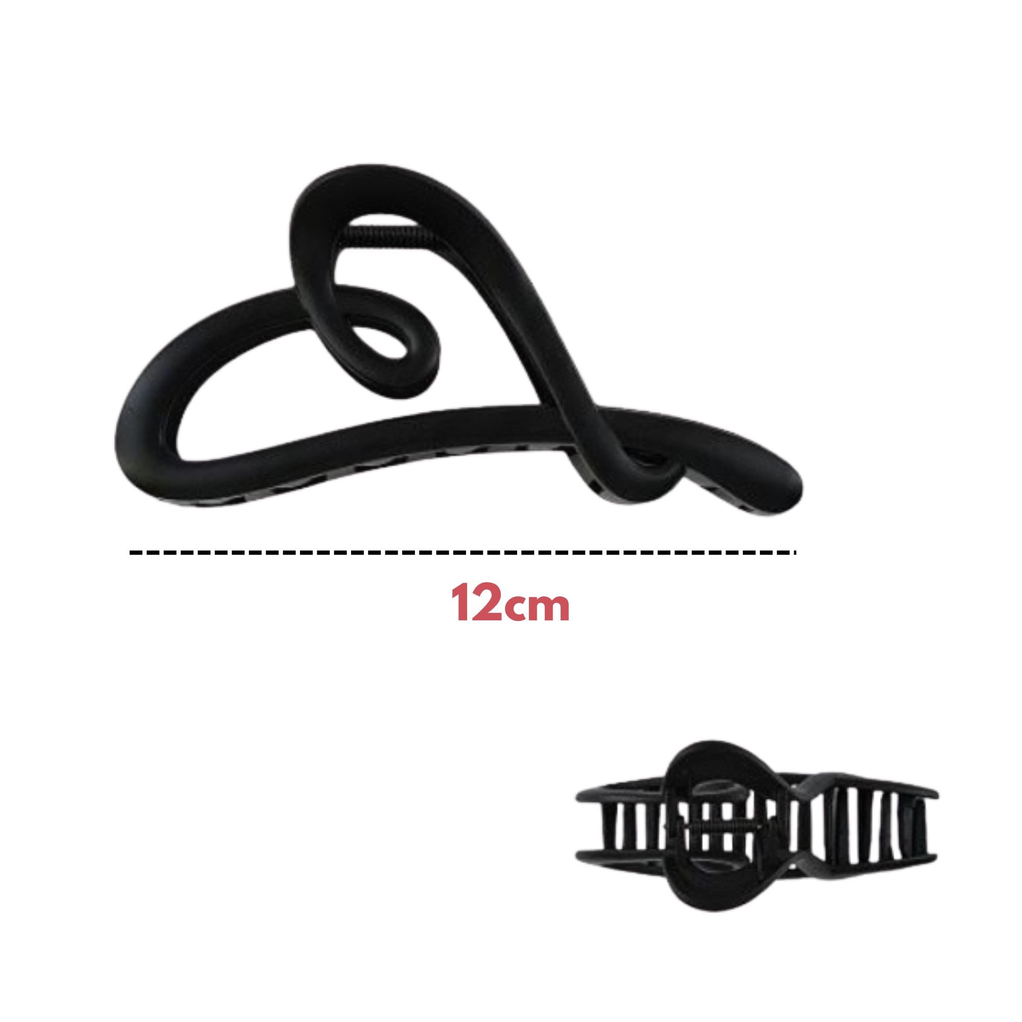 Oversized Heart-Shaped Claw Clip in Matte Black