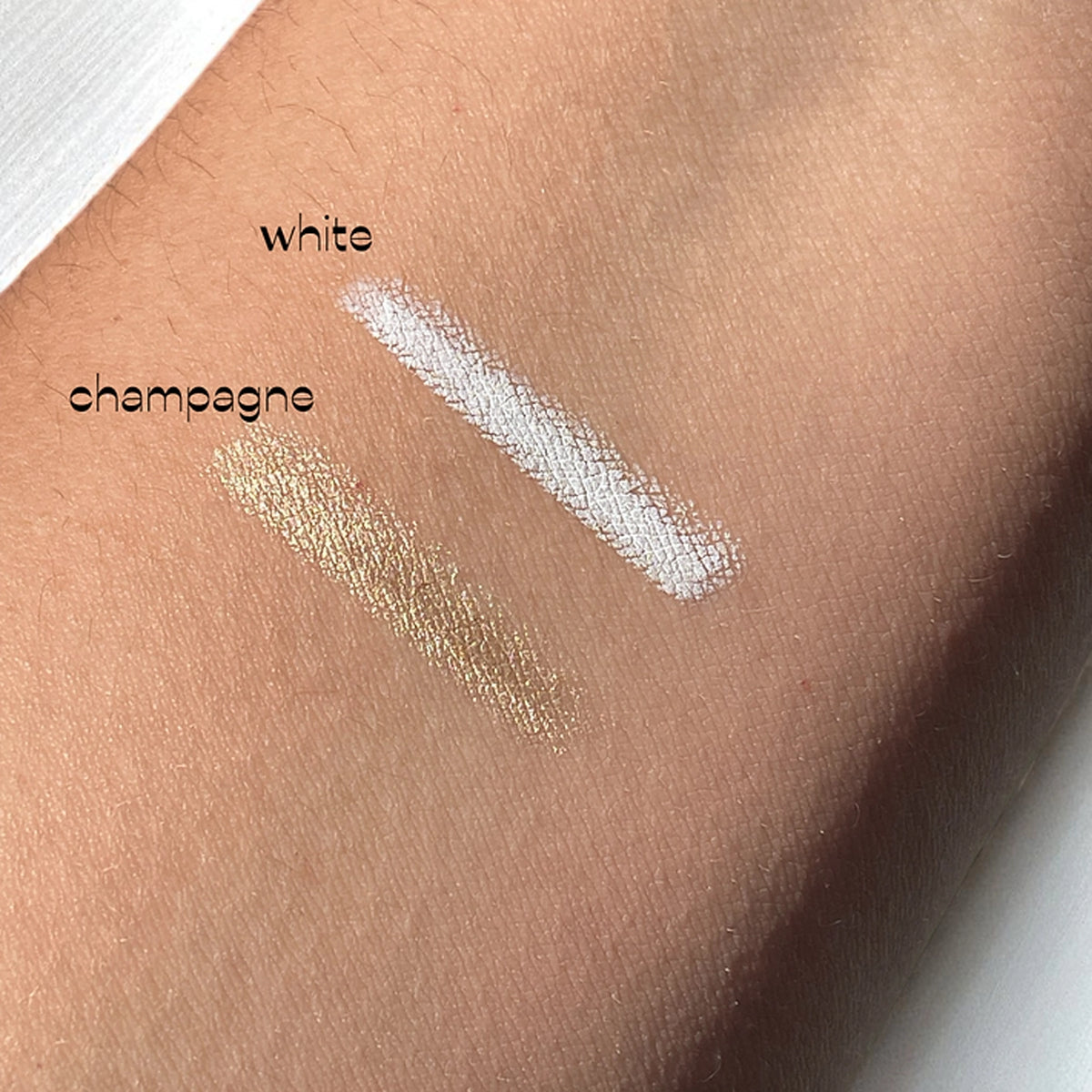 Amuse - Doll Eyes Eye Brightening Duo Eyeliner Pencil – White & Champagne (Built-in Sharpener)