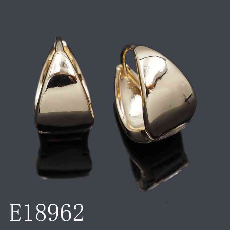 E18962 - Gold Plated Chunky Huggie Hoop Earrings | Curved Teardrop Small Hoops for Women