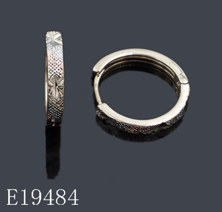 E19484 25MM - 18K Gold Plated Brass Diamond-Cut Starburst Huggie Hoop Earrings | Textured Tri-Tone Leverback Huggie Earrings