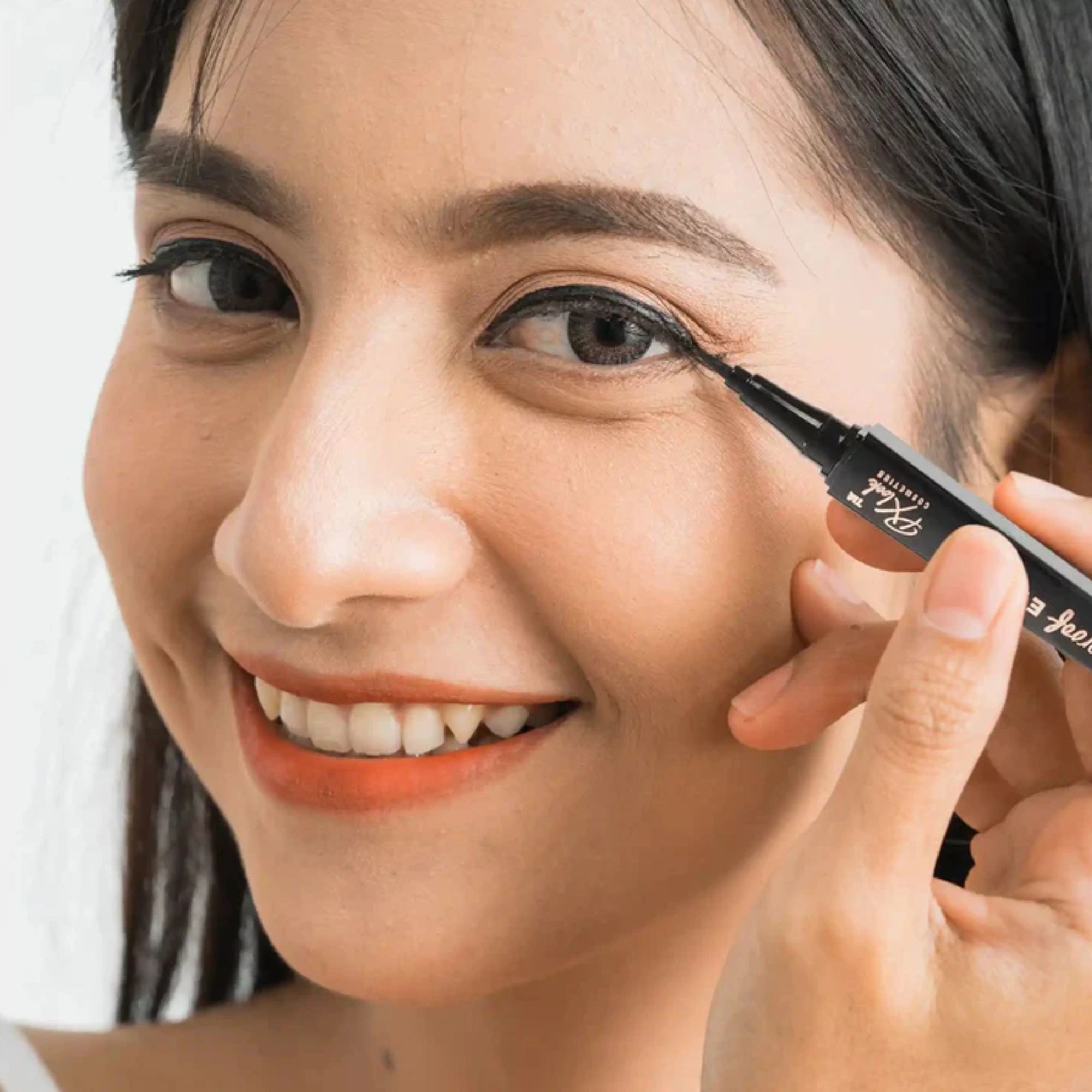 Prolux - Waterproof Eyeliner Pen - TRUECOLOR WHOLESALE